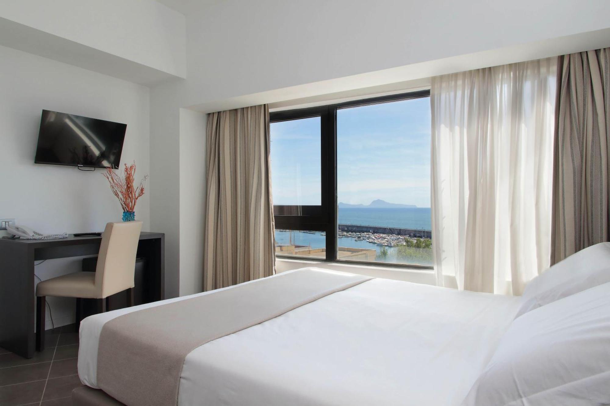 Hotel Poseidon Torre del Greco Bagian luar foto